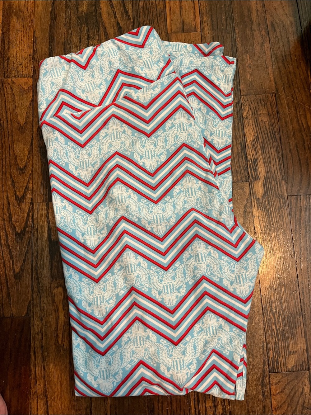 Lularoe tall & curvy Chevron patriotic Print Leggings in Light Blue, Red & White